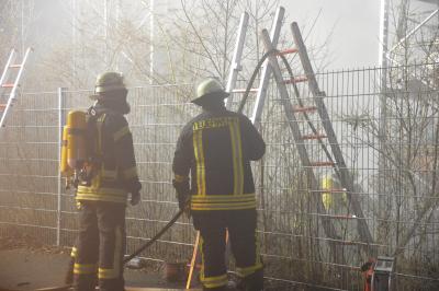 Schorndorf: Hochregallager bei Baustofffirma in Brand